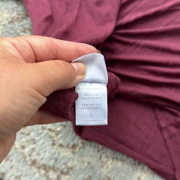 Daydreamer Queen Short Sleeve Band Tee Maroon Small - Picture 6 of 7